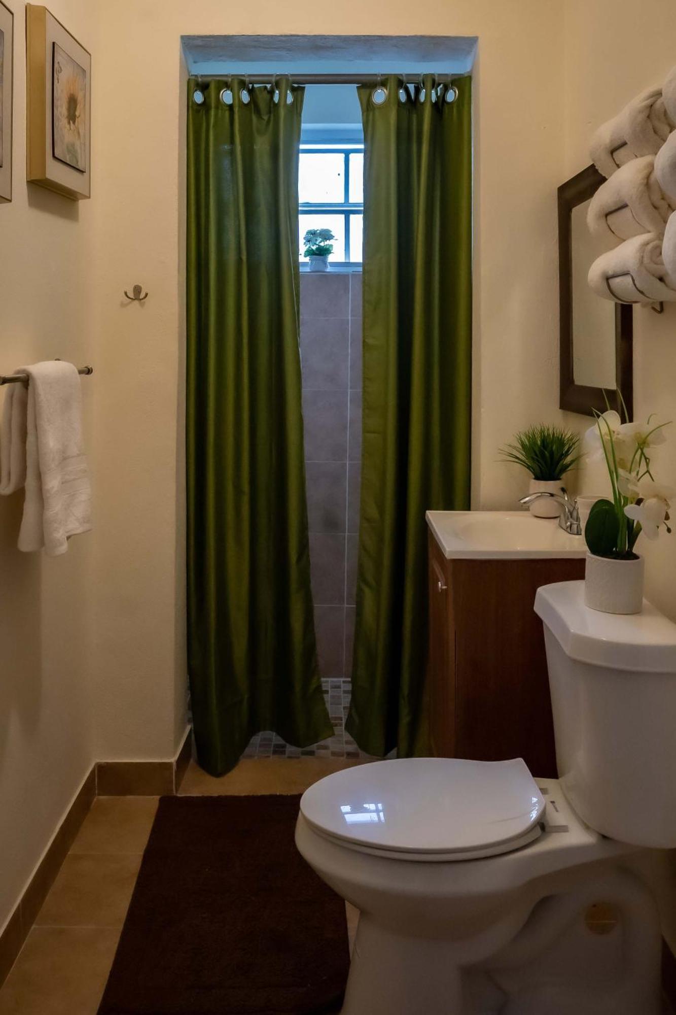 A Taste Of Paradise - Vacation Rentals Close To Us Embassy & Restaurants Nassau Kültér fotó